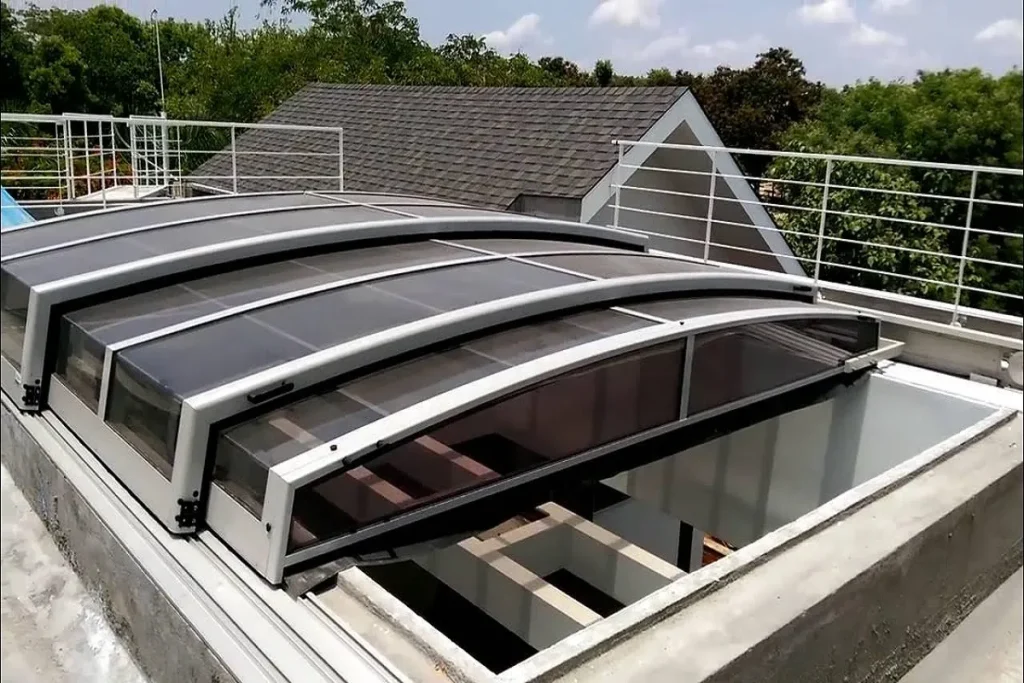 سقف متحرک چیست؟ 3 مزیت کاربردی در ساختمان‌ها